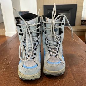Lamar youth snowboard boots girls 5 / boys 3.5